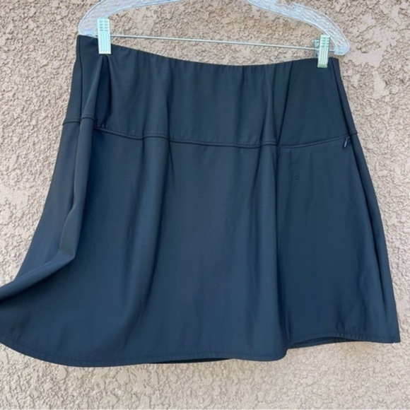 $124 Miraclesuit Fit & Flair Tummy Control Swim Skirt Sz 14 Black Zip Pocket - Picture 1 of 16